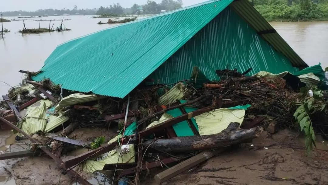 বাঁধের ৩৬ স্থানে ভাঙন, এবারও ক্ষতি কয়েক কোটি টাকা- খবরটির স্থিরচিত্র