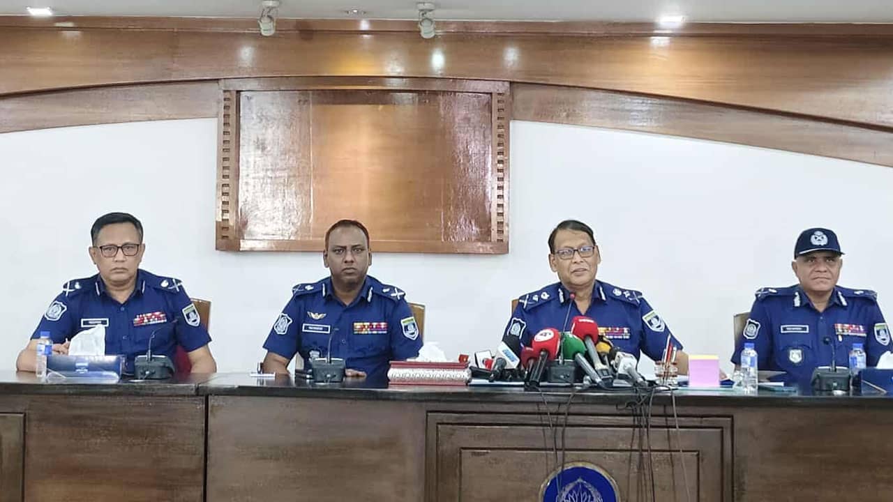 ১৭৬০ মামলায় মাত্র ৫৫ চার্জশিট, নির্দোষ হিসেবে দায়মুক্তি ১৩৬ জনের- খবরটির স্থিরচিত্র