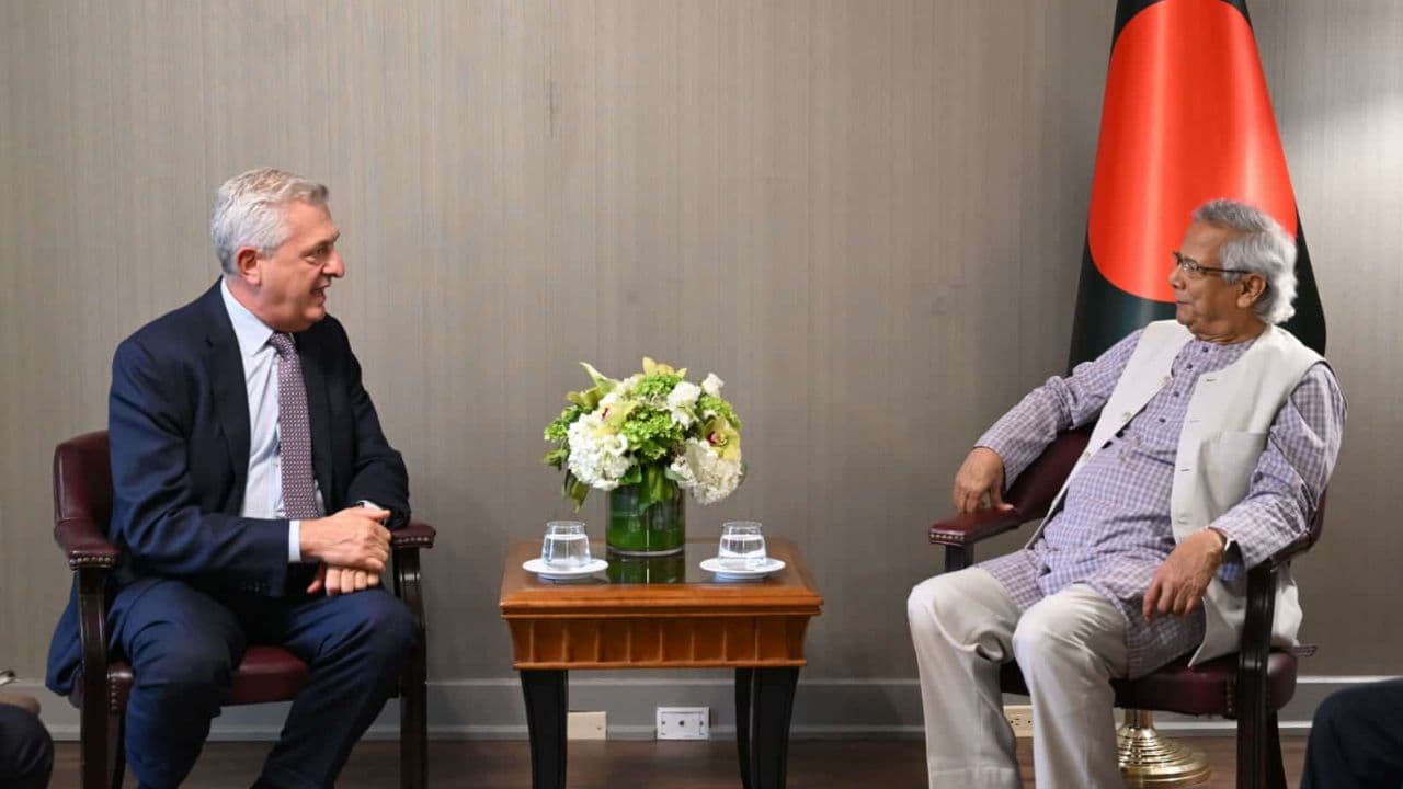 প্রধান উপদেষ্টার সঙ্গে ইউএনএইচসিআর প্রধানের রোহিঙ্গা সংকট নিয়ে আলোচনা- খবরটির স্থিরচিত্র